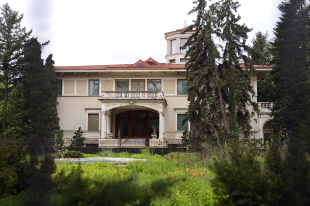 Imagini pentru palatul primaverii ceausescu