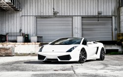 Sute de autoturisme scumpe, înmatriculate în România: Ferrari și Lamborghini, vedetele în primele 6 luni din 2017