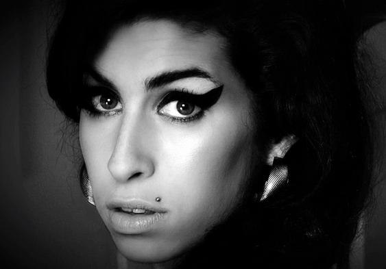 https://www.europafm.ro/wp-content/uploads/2015/05/amy-winehouse.jpg