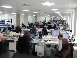 Revoluția ”office”: corporatiștii vor munci 2-4 ore în picioare