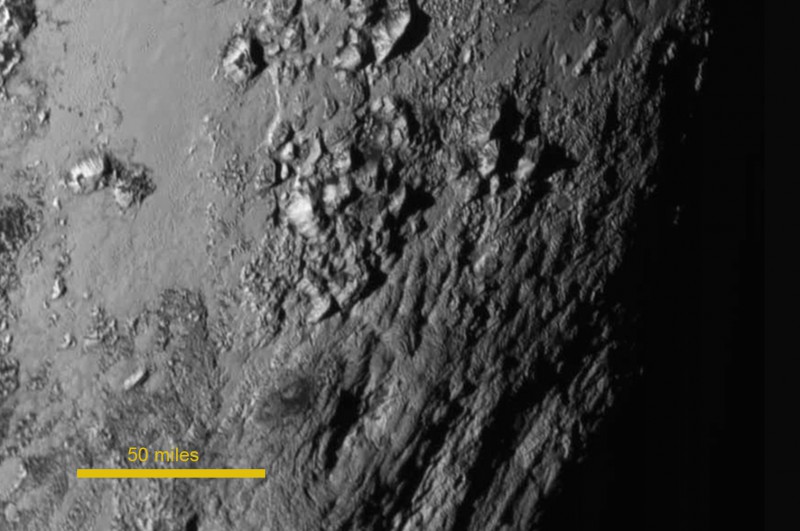 Pluto suprafata 2 NASA