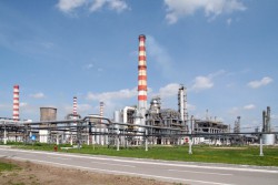 Sechestru asigurator pe conturile Petrotel Lukoil