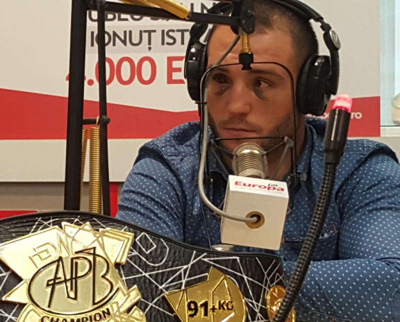 Boxerul Mihai Nistor in studioul Europa FM