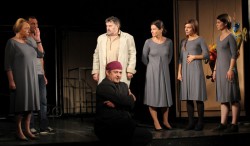 ”Sus cortina!”, la ora 16.50/ Spectacol inedit la ”Nottara”: Spectatorii, mutați din sala de teatru într-un autobuz