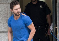 În avansată stare de ebrietate, actorul Shia LaBeouf a fost arestat de poliţia din Texas