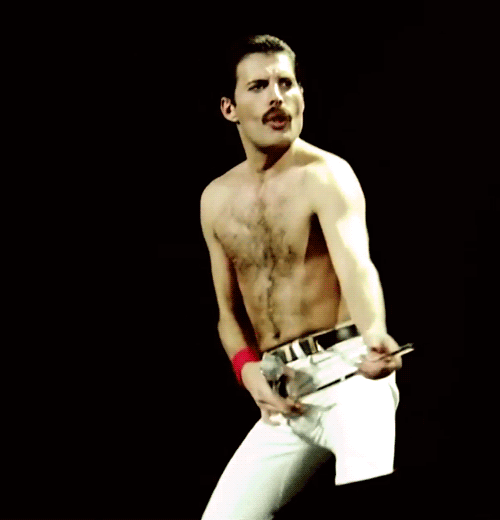 Freddie Mercury danseaza