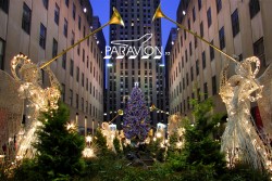 Link presentation Pour Farmecul Crăciunului în New York: de la vitrine care spun o poveste la  târguri de cadouri (AUDIO) : Europa FM
