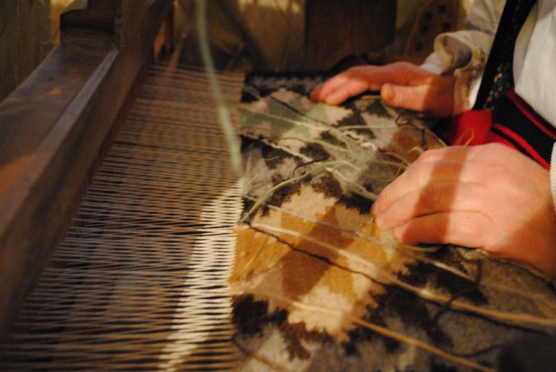 Lucrul la război - șezătoarea din satul Botiza, județul Maramureș