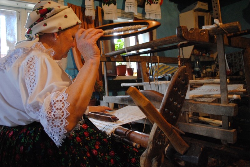 Țesutul la război - șezătoarea din satul Poienile Izei, județul Maramureș