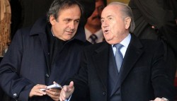 Joseph Blatter şi Michel Platini, suspendaţi opt ani din toate activităţile fotbalistice