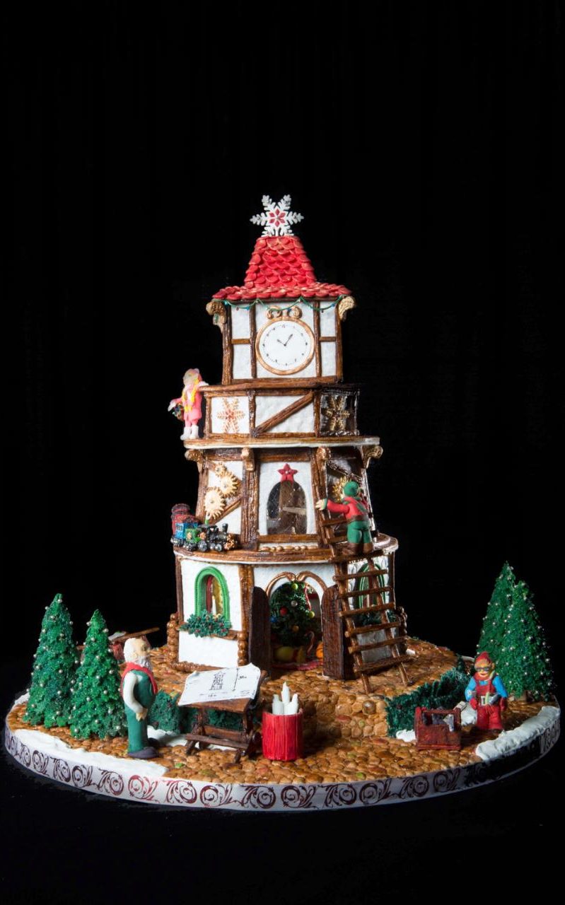 turn cu ceas din turta dulce