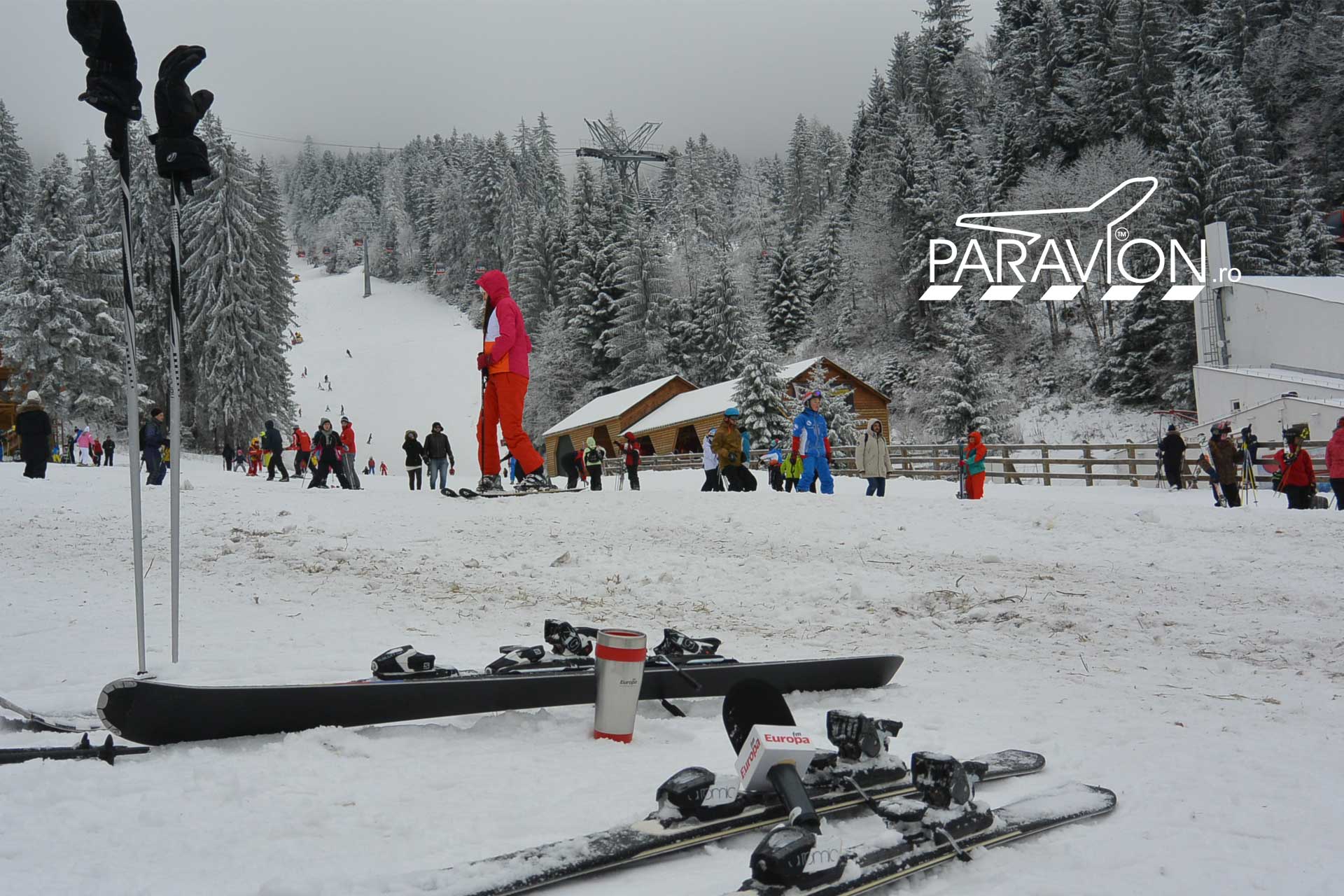 La-munte-iarna-pe-schiuri-paravion