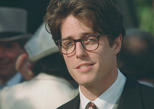 Hugh Grant în “Four Weddings and a Funeral”