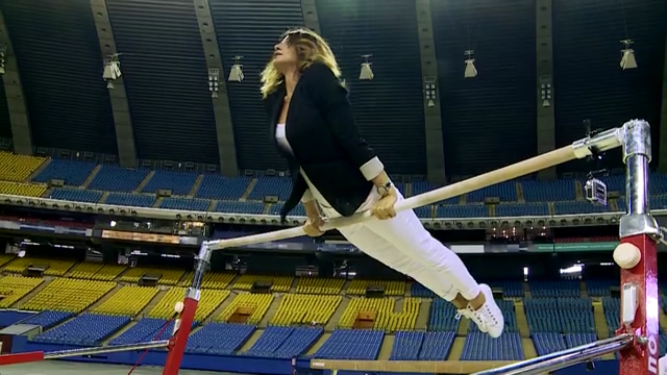 Nadia Comaneci Primul 10 Nadia Comăneci, în Deșteptarea, la 43 de ani de la primul 10 din