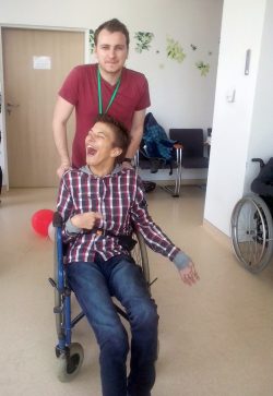Bogdan și Ciprian, cu scaunul rulant la Semimaratonul București