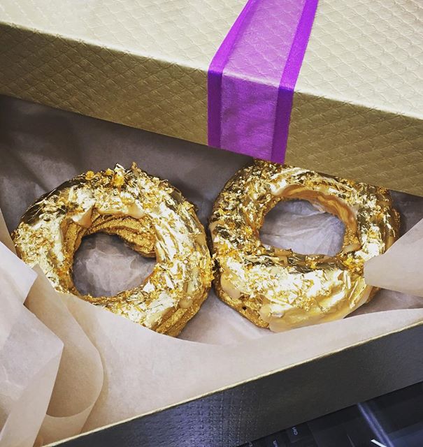 gogosile de aur de 100 de dolari bucata