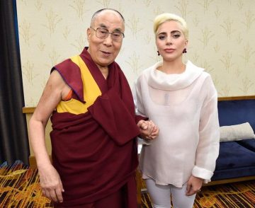 Lady Gaga, interzisă în China după întâlnirea cu Dalai Lama – VIDEO
