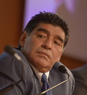 Maradona îi cere lui Messi să nu se retragă din naţionala Argentinei