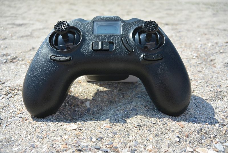 Telecmanda care controleaza drona Hubsan X4 H502E Desire