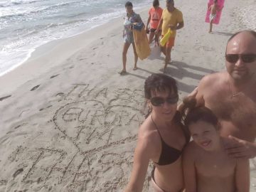 Claudia s-a întors din vacanţa în Grecia, câştigată în Deşteptarea, şi ne povesteşte experienţa ei