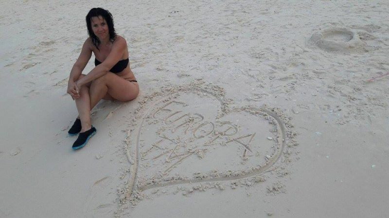 claudia-si-inima-europa-fm-pe-nisip