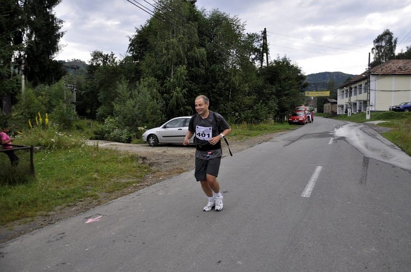 poveste maraton - Radu din TeamHospice alergand pe strazi