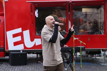 Voltaj lansează piesa “A XII-A”, live în Deşteptarea – VIDEO