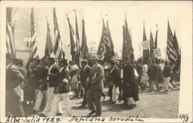 serbarile-unirii-alba-iulia-1929-defilarea-delegatilor-societatilor-romanesti-din-sua