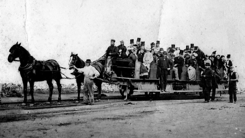 tram_on_the_swansea_and_mumbles_railway_in_wales-1807