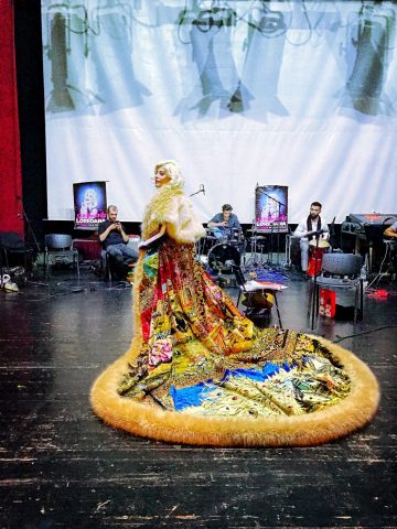 Loredana adoptă ținute spectaculoase pentru spectacolul ”Sentimente” din acest weekend