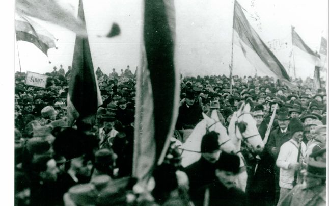 participanti-la-marea-adunare-alba-iulia-1918