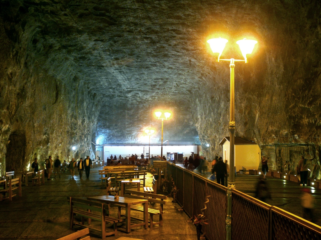 Dăm Deșteptarea în direct din Salina Praid, locul unde descoperim ...