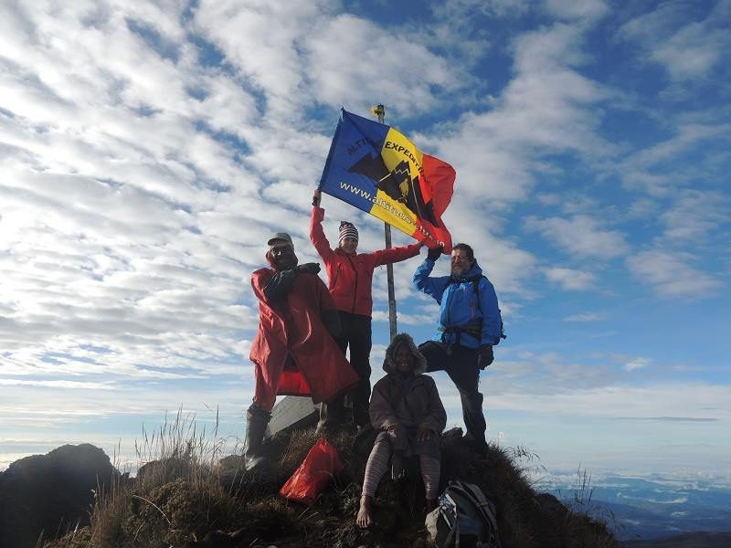 dor-geta-popescu-spre-varful-giluwe_facebook-2