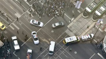 Australia: Numeroase victime după ce o mașină a intrat în mulțime la Melbourne (VIDEO)