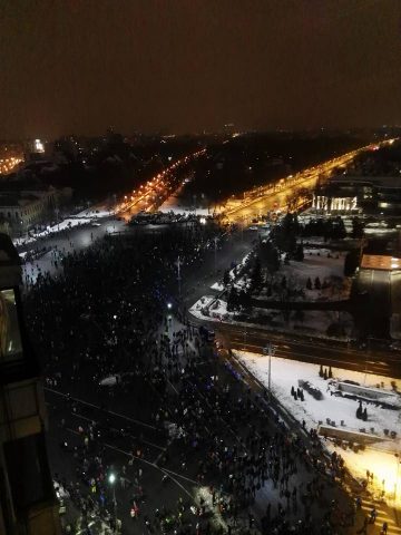 București: 50.000 de oameni protestează acum în Piața Victoriei