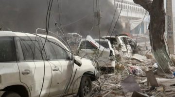 Atentat în faţa unui hotel din capitala Somaliei