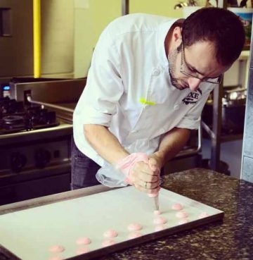 Mircea Banu, cofetar, blogger și fost stagiar la adihadean.ro, la Medium Rare cu Adi Hădean – INTERVIUL VIDEO