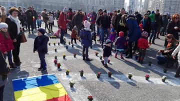 În jur de 200 de familii, la prânz în Piața Victoriei