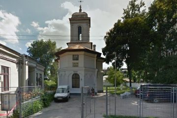 Biserică monument istoric ”pavată” în interior cu dale pentru străzi şi trotuare – AUDIO