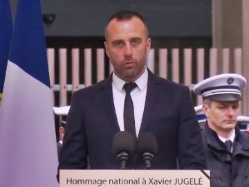 Partenerul poliţistului ucis pe Champs-Elysées spune că ”suferă fără ură”