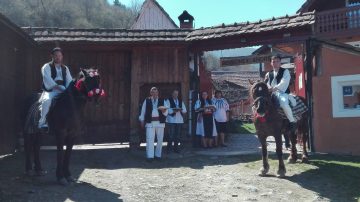 Numărul românilor care intenționau să călătorească de sărbători, redus la jumătate | AUDIO