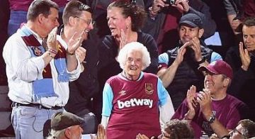 O englezoaică este cel mai vârstnic suporter abonat al unei echipe de fotbal din Europa