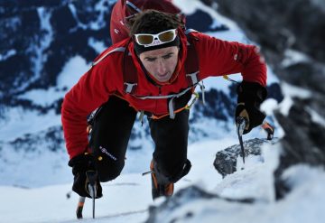 Ueli Steck, un celebru alpinist elveţian, a murit în urma unui accident produs pe Muntele Everest
