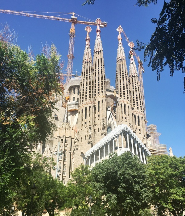 Sagrada Familia Cea Mai Impresionantă Biserică Din Lume Galerie