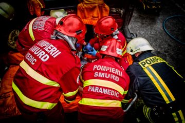 Cluj Napoca Ambulanță Aflată In Misiune Lovită De Un Taximetru