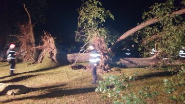 Turiştii din campingul de la Bulz au ignorat avertizarea de furtună