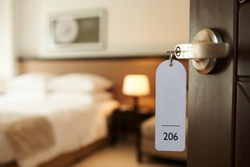 Hotelierii spun că întreaga industrie are nevoie de sprijin pentru a depăși criza | AUDIO