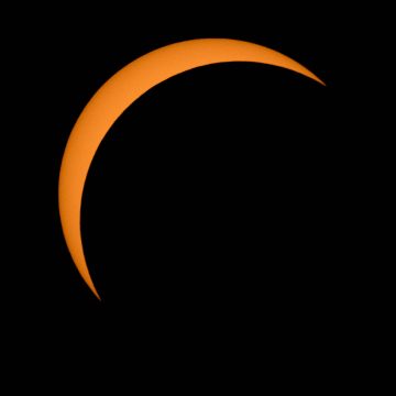 Timiș: Oamenii au putut să admire eclipsa de soare de pe dealul de la Lucareț