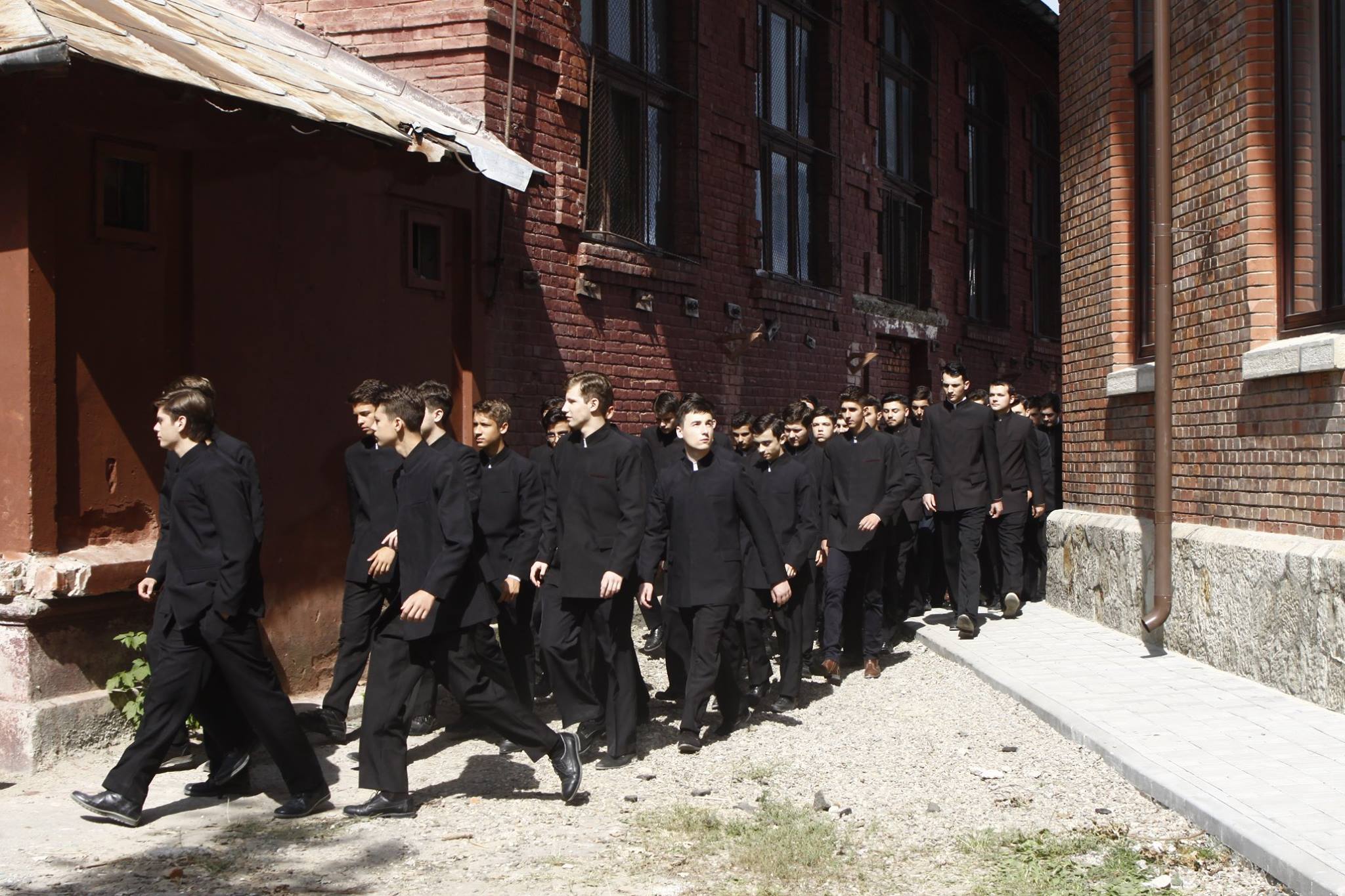 PremierÄƒ CinematograficÄƒ Un Pas In Urma Serafimilor Video Europa Fm