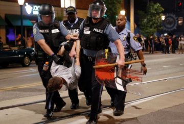 Violențe în orașul american St. Louis după achitarea unui polițist